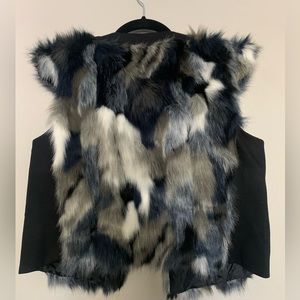 Cabi faux fur vest size small white blue and grey frosted color